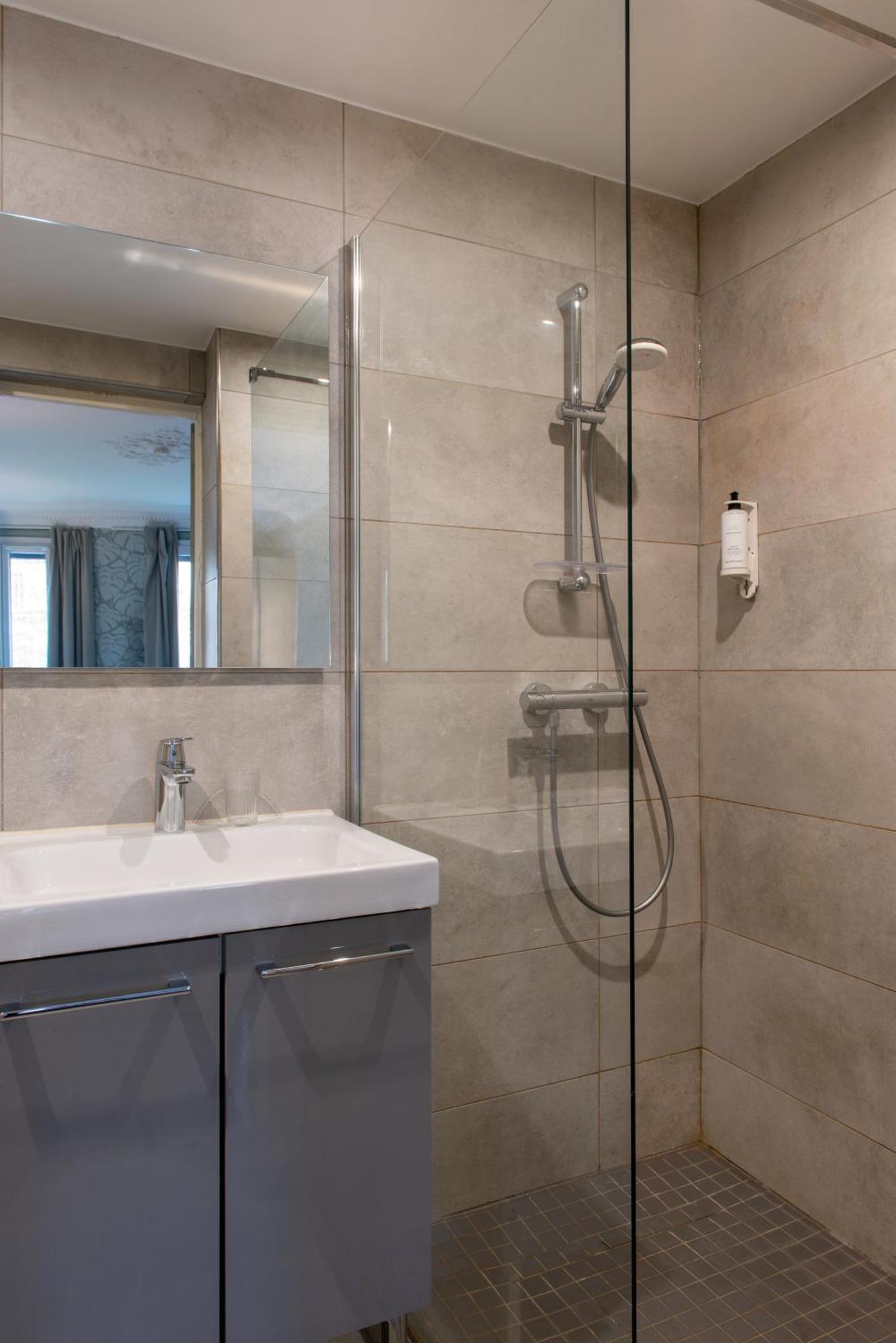 Hôtel Avama Prony Paris Ruang foto